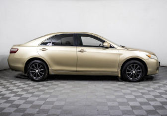 Подержанный автомобиль Toyota Camry Sedan 2011 года (4 фото)