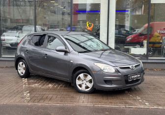 Подержанный автомобиль Hyundai i30 Hatchback 2009 года (3 фото)