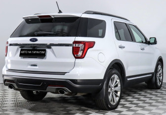 Подержанный автомобиль Ford Explorer 2019 года (3 фото)