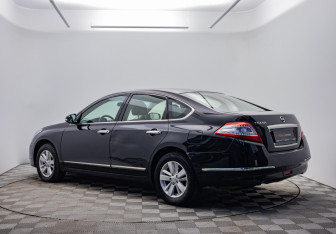 Подержанный автомобиль Nissan Teana 2013 года (7 фото)