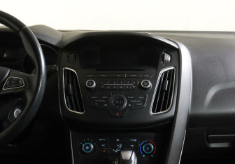 Подержанный автомобиль Ford Focus Hatchback 2017 года (12 фото)