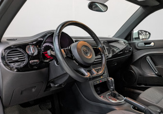 Подержанный автомобиль Volkswagen Beetle Hatchback 2014 года (16 фото)