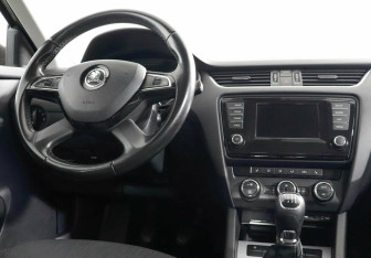 Подержанный автомобиль Skoda Octavia Liftback 2014 года (6 фото)