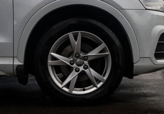 Подержанный автомобиль Audi Q3 2016 года (21 фото)