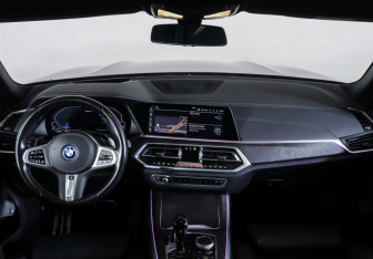 Подержанный автомобиль BMW X5 2022 года (14 фото)