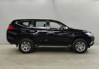 Подержанный автомобиль Mitsubishi Pajero Sport 2020 года (4 фото)