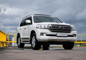 Подержанный автомобиль Toyota Land Cruiser Suv 2020 года (3 фото)