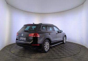 Подержанный автомобиль Volkswagen Touareg 2014 года (5 фото)