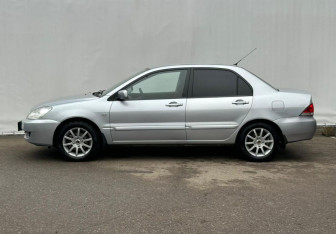 Подержанный автомобиль Mitsubishi Lancer Sedan 2007 года (8 фото)