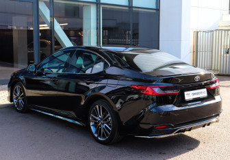 Подержанный автомобиль Toyota Camry Sedan 2026 года (6 фото)