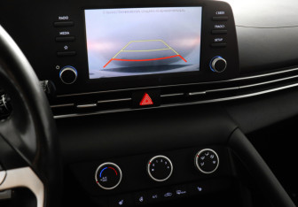 Подержанный автомобиль Hyundai Elantra Sedan 2021 года (13 фото)
