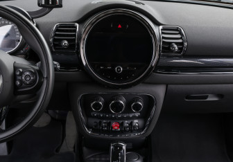 Подержанный автомобиль MINI Clubman Wagon 2021 года (15 фото)
