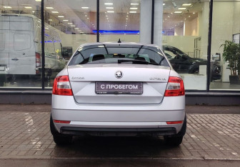 Подержанный автомобиль Skoda Octavia Liftback 2018 года (7 фото)