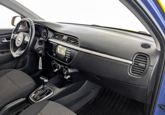 Подержанный автомобиль Kia Rio Hatchback 2020 года (11 фото)