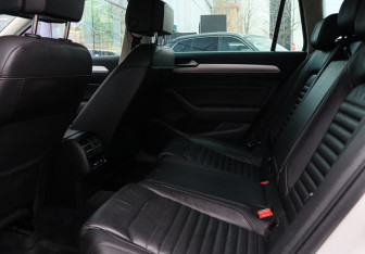 Подержанный автомобиль Volkswagen Passat Wagon 2018 года (8 фото)