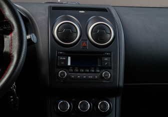 Подержанный автомобиль Nissan Qashqai 2012 года (15 фото)