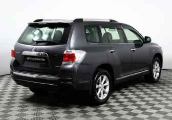Подержанный автомобиль Toyota Highlander 2012 года (5 фото)