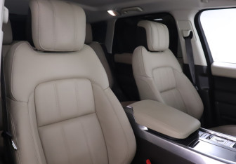 Подержанный автомобиль Land Rover Range Rover Sport 2020 года (16 фото)
