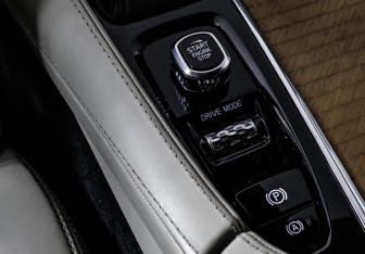 Подержанный автомобиль Volvo XC90 2017 года (22 фото)