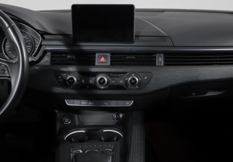 Подержанный автомобиль Audi A4 Sedan 2017 года (13 фото)