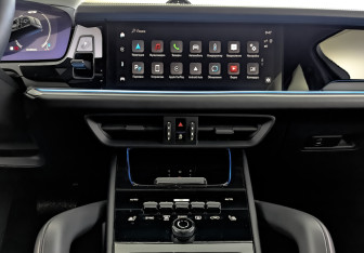 Подержанный автомобиль Porsche Cayenne 2024 года (17 фото)