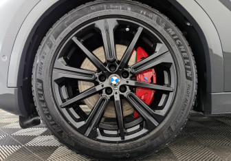 Подержанный автомобиль BMW X6 2023 года (12 фото)