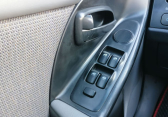 Подержанный автомобиль Hyundai Elantra Sedan 2004 года (15 фото)