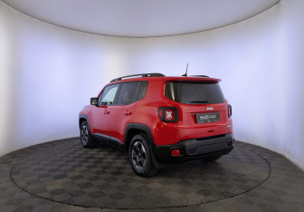 Подержанный автомобиль Jeep Renegade 2018 года (7 фото)
