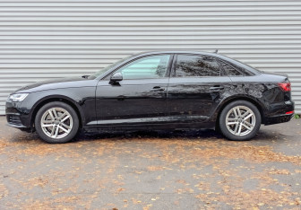 Подержанный автомобиль Audi A4 Sedan 2019 года (8 фото)