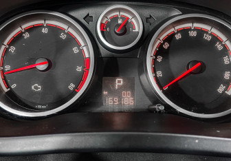 Подержанный автомобиль Opel Corsa 2008 года (24 фото)