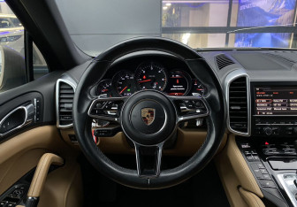 Подержанный автомобиль Porsche Cayenne 2015 года (13 фото)