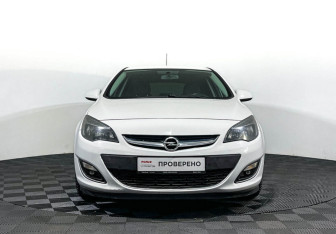Подержанный автомобиль Opel Astra Hatchback 2014 года (2 фото)