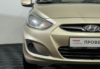 Подержанный автомобиль Hyundai Solaris Sedan 2011 года (14 фото)