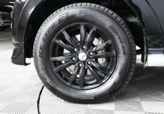 Подержанный автомобиль Mitsubishi Pajero 2019 года (7 фото)