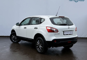 Подержанный автомобиль Nissan Qashqai 2013 года (7 фото)