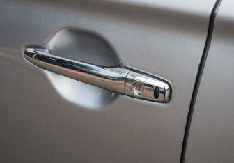 Подержанный автомобиль Mitsubishi Outlander 2012 года (14 фото)