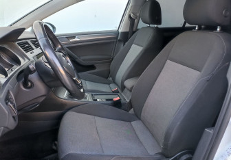 Подержанный автомобиль Volkswagen Golf Hatchback 2013 года (10 фото)