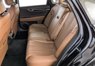 Подержанный автомобиль Genesis G80 2021 года (12 фото)