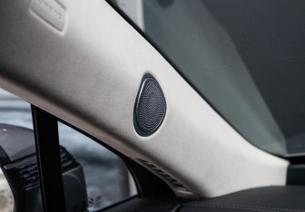 Подержанный автомобиль Hongqi E-HS9 2023 года (29 фото)