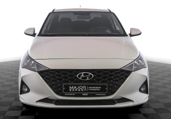 Подержанный автомобиль Hyundai Solaris Sedan 2021 года (2 фото)