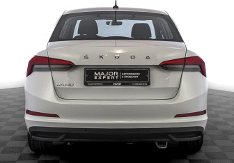 Подержанный автомобиль Skoda Rapid Liftback 2022 года (6 фото)