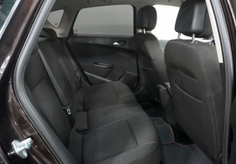 Подержанный автомобиль Opel Astra Hatchback 2013 года (13 фото)