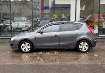 Подержанный автомобиль Hyundai i30 Hatchback 2009 года (5 фото)