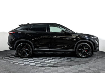 Подержанный автомобиль Omoda C5 2022 года (4 фото)