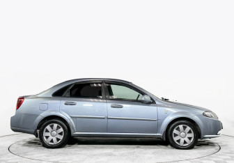 Подержанный автомобиль Ravon Gentra 2015 года (4 фото)