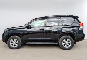 Подержанный автомобиль Toyota Land Cruiser Prado 2010 года (8 фото)