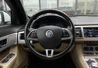 Подержанный автомобиль Jaguar XF Sedan 2013 года (14 фото)