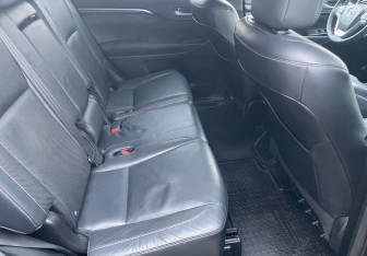 Подержанный автомобиль Toyota Highlander 2014 года (11 фото)