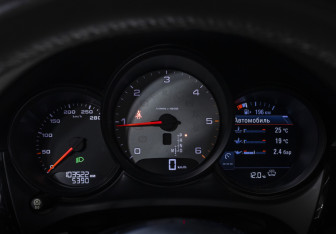 Подержанный автомобиль Porsche Macan 2016 года (11 фото)