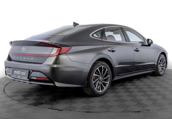Подержанный автомобиль Hyundai Sonata 2023 года (5 фото)